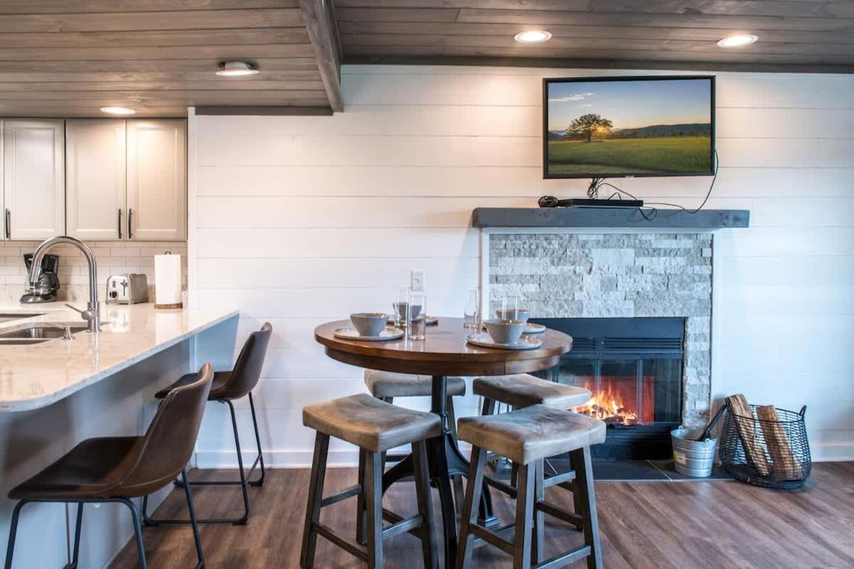 Modern Mountain Escape Villa Gatlinburg Exteriör bild